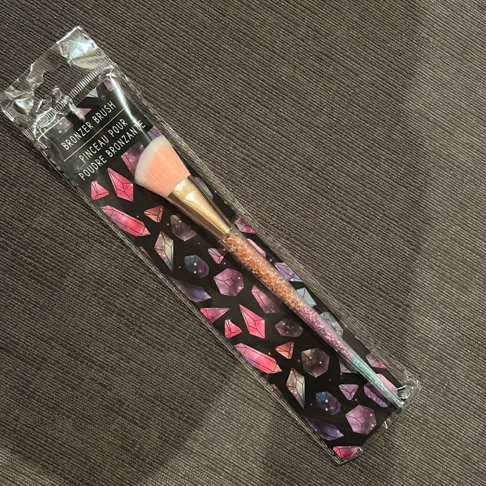 Bronzer Brush with Crystals NEW - Picture 1 of 3